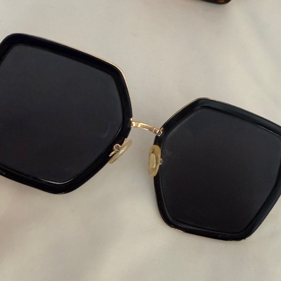 Stylish Black and Tortoiseshell Sunglasses BUNDLE - Picture 2 of 6